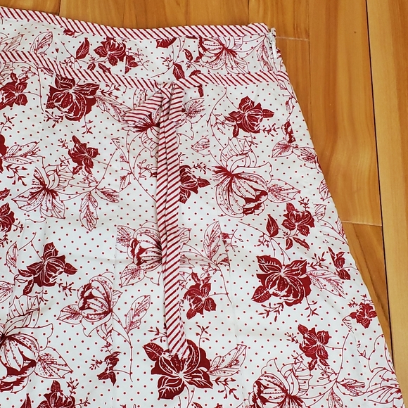 LOFT Red and Cream Floral Lined Shirt Size 4 - Picture 3 of 7